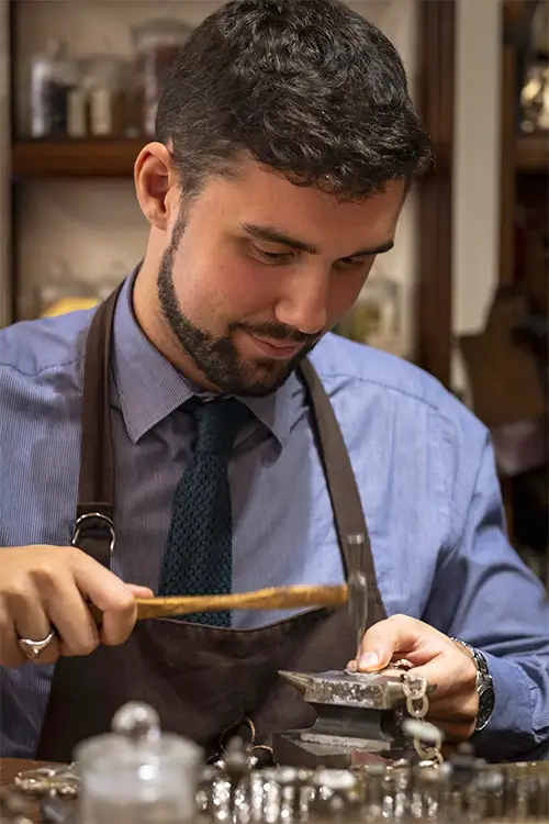 Visit the Artisans florence private and small groups tours - Artisans Florence Jewelry - Florence Private and Small Groups Tours