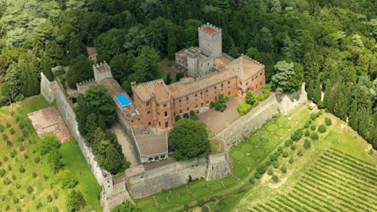 - Castles 544x306 - Villas and Castles