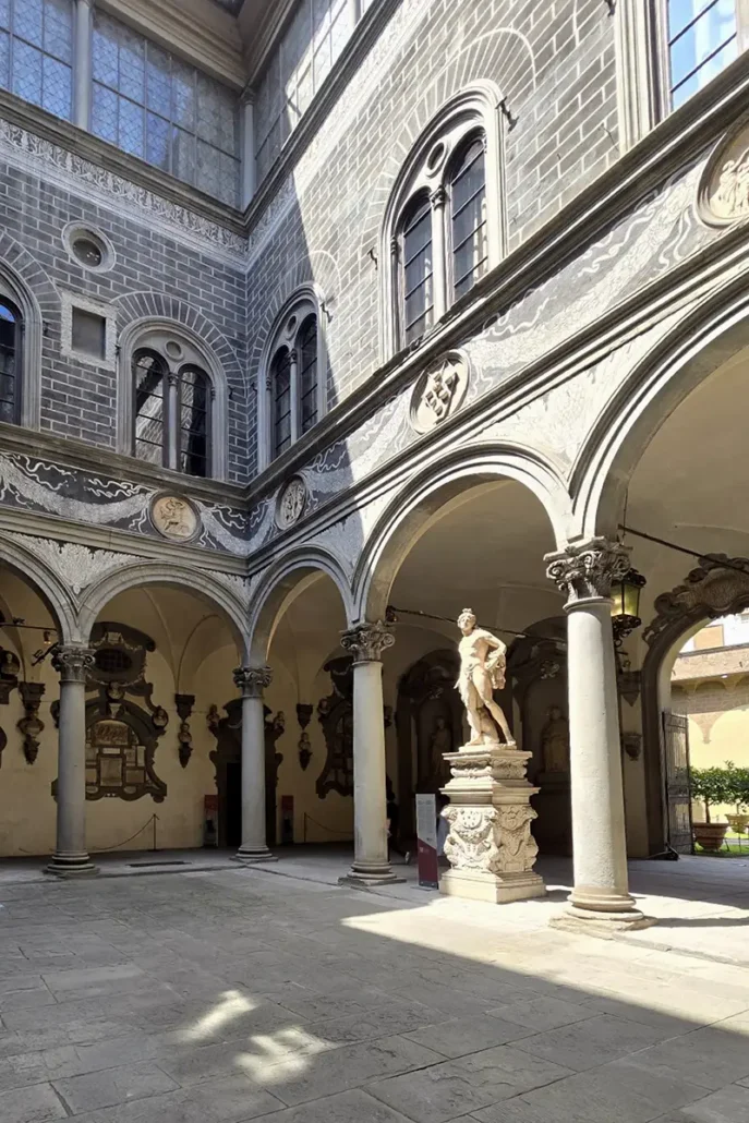 Medici Palace Courtyard Private Tour