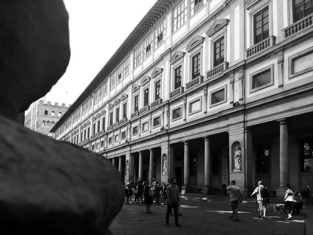 Florence Walking Tour guide at Piazza della Signoria florence walking tour - Uffizi Gallery - Florence Walking Tour